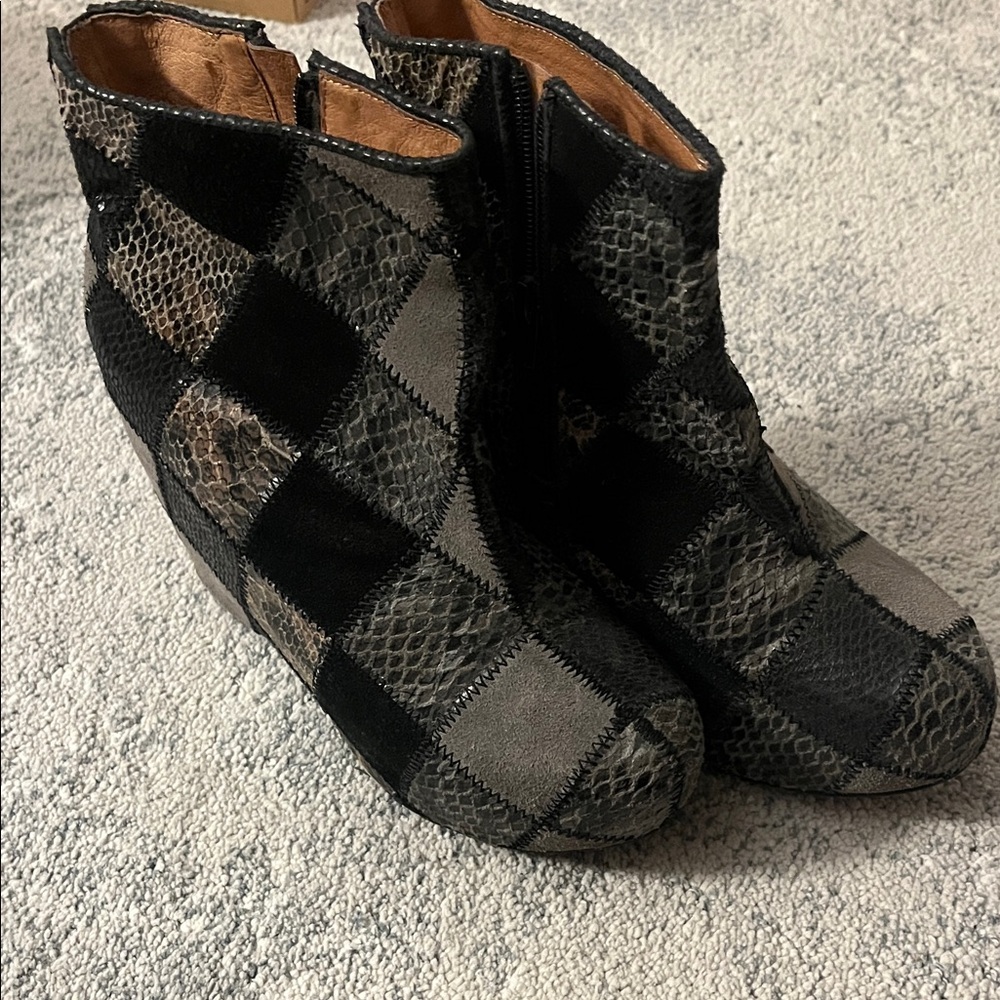 Jeffrey Campbell Stylish Black and Gray Women's Ankle Boots